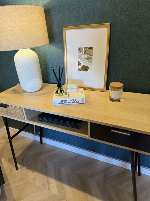 Móvel entrada preto e madeira