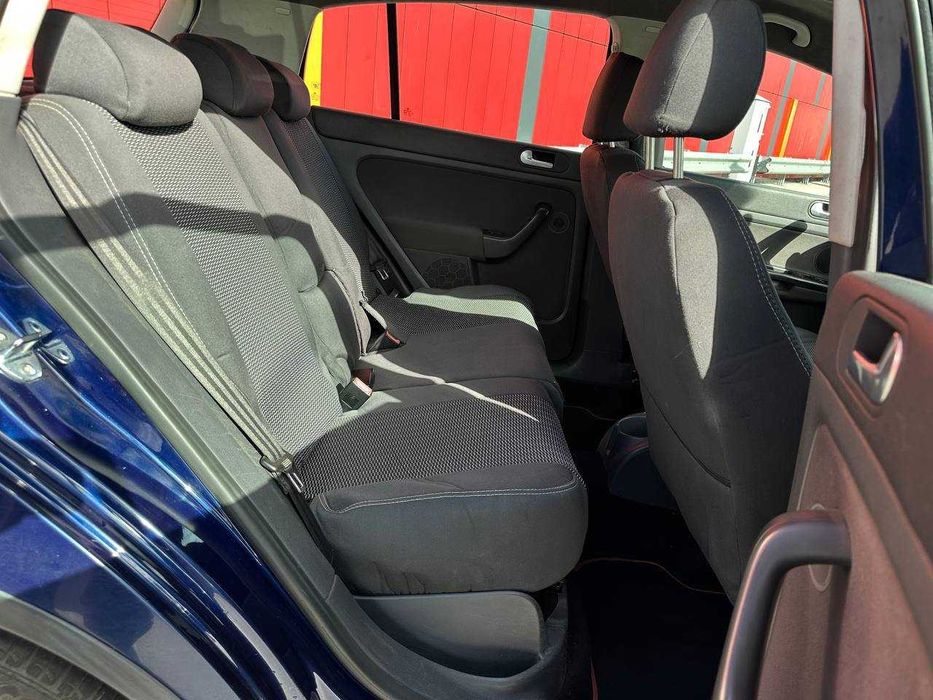 В продажі Volkswagen Golf Plus 2006 року випуску.