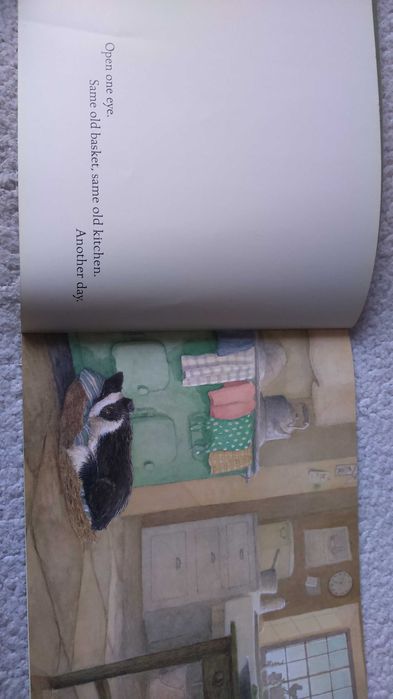 Книга для дітей англійською Це собаче життя  It's a Dog's Life