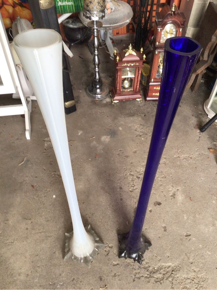 Dois portas flores em como novos em vidro com 85 cms de altura