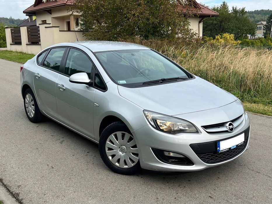 Opel Astra 1.4Turbo Sedan*2016r*KLIMA*elektyka*139 000km przebiegu*