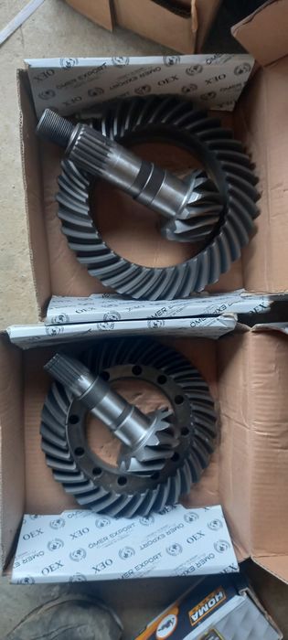 Кришка бортового редуктораЗапчастини до Cat 428 432