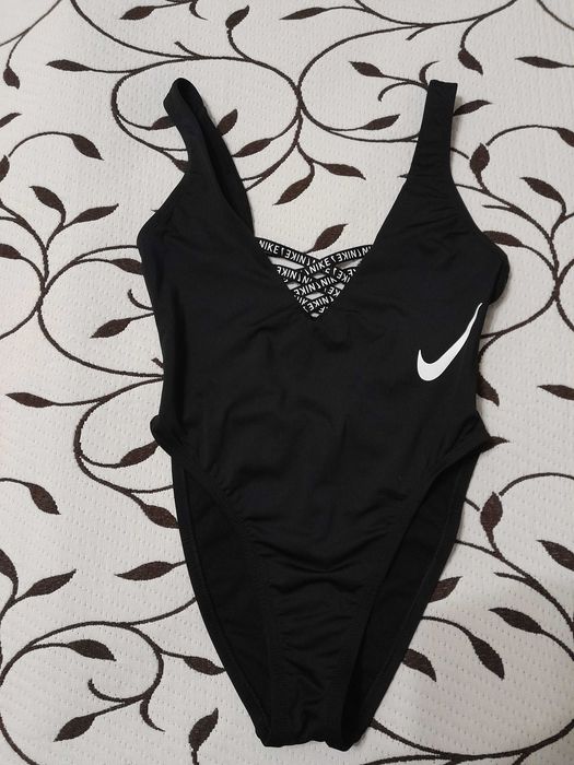Купальник женский, размер XS, фирмы Nike