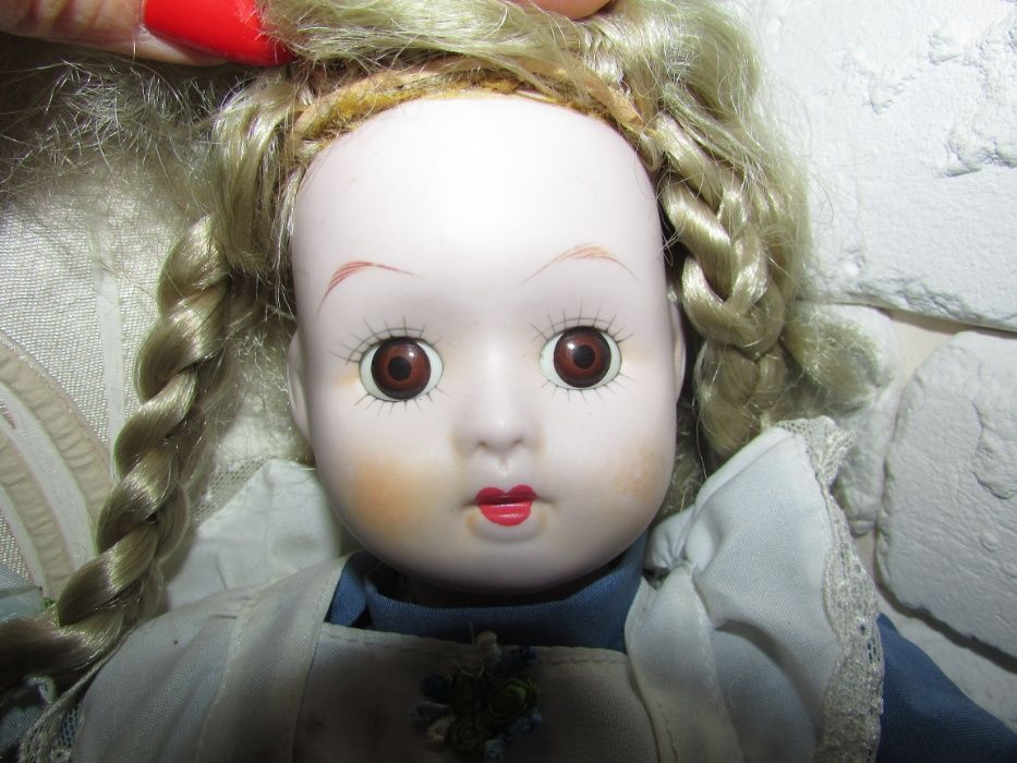 Кукла фарфоровая винтажная , рост 36 см , грудная пластина