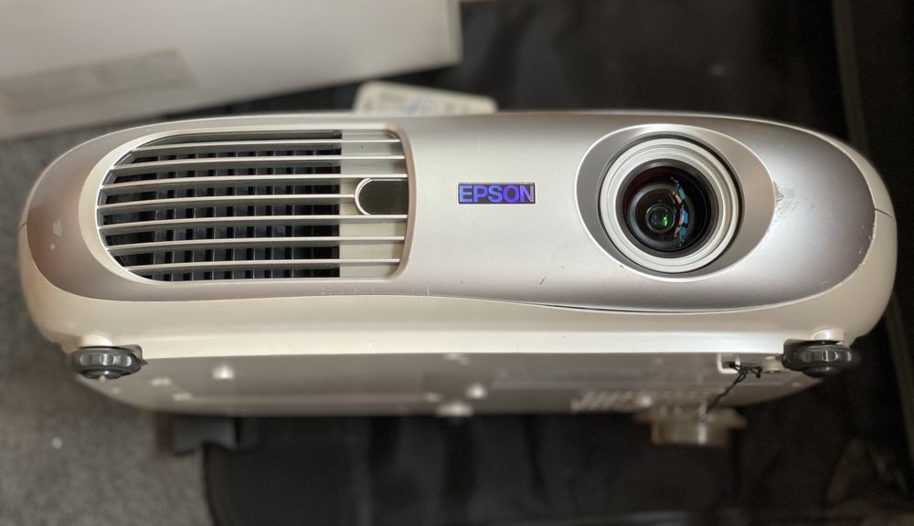 Кинотеатральный LCD-проектор EPSON EMP-TW10