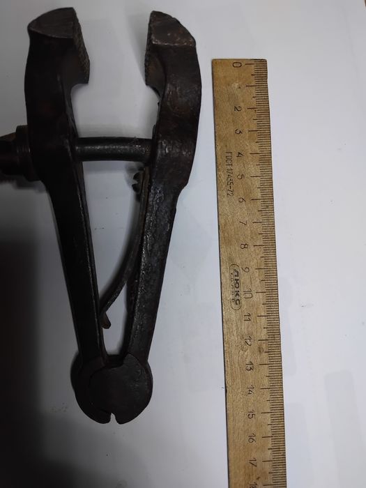 Слюсарні лещата. Тиски струпцина ссср.