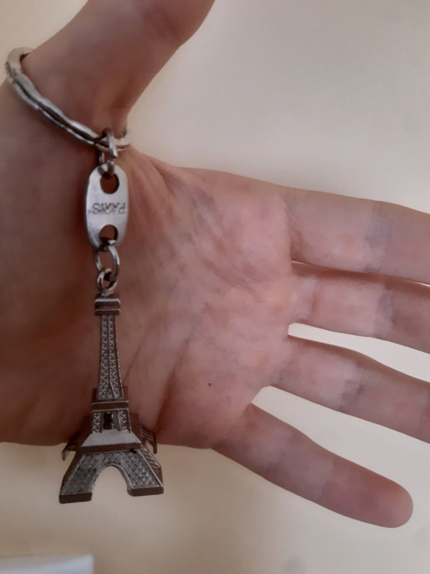 Srebrny metalowy brelok wieża Eiffla z Paryża nowy