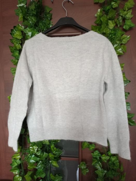 Zestaw dwóch swetrów: szary zapinany, blezer sweter czarny we wzory