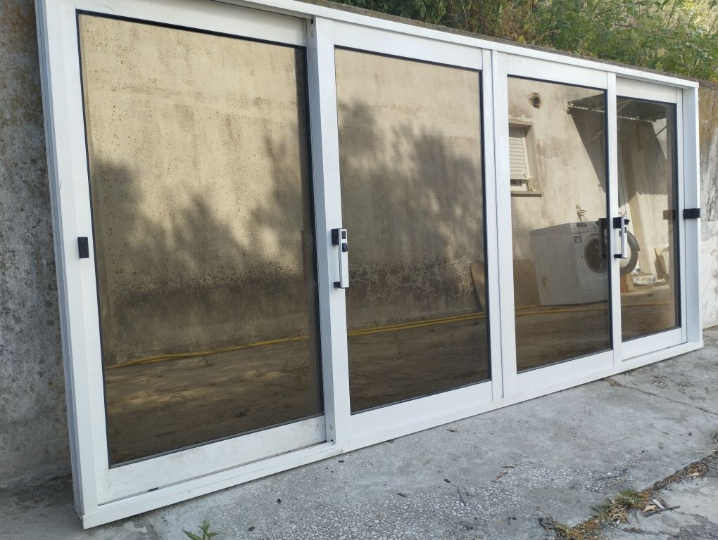 Janelas de correr em Alumínio Branco em vidro duplo