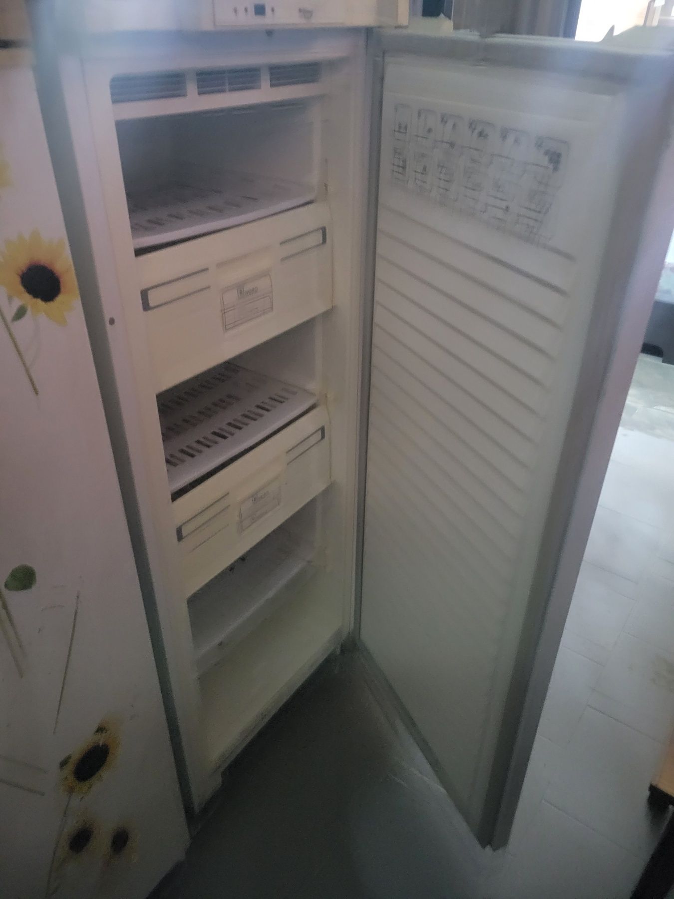 Холодильник дешево , є різні