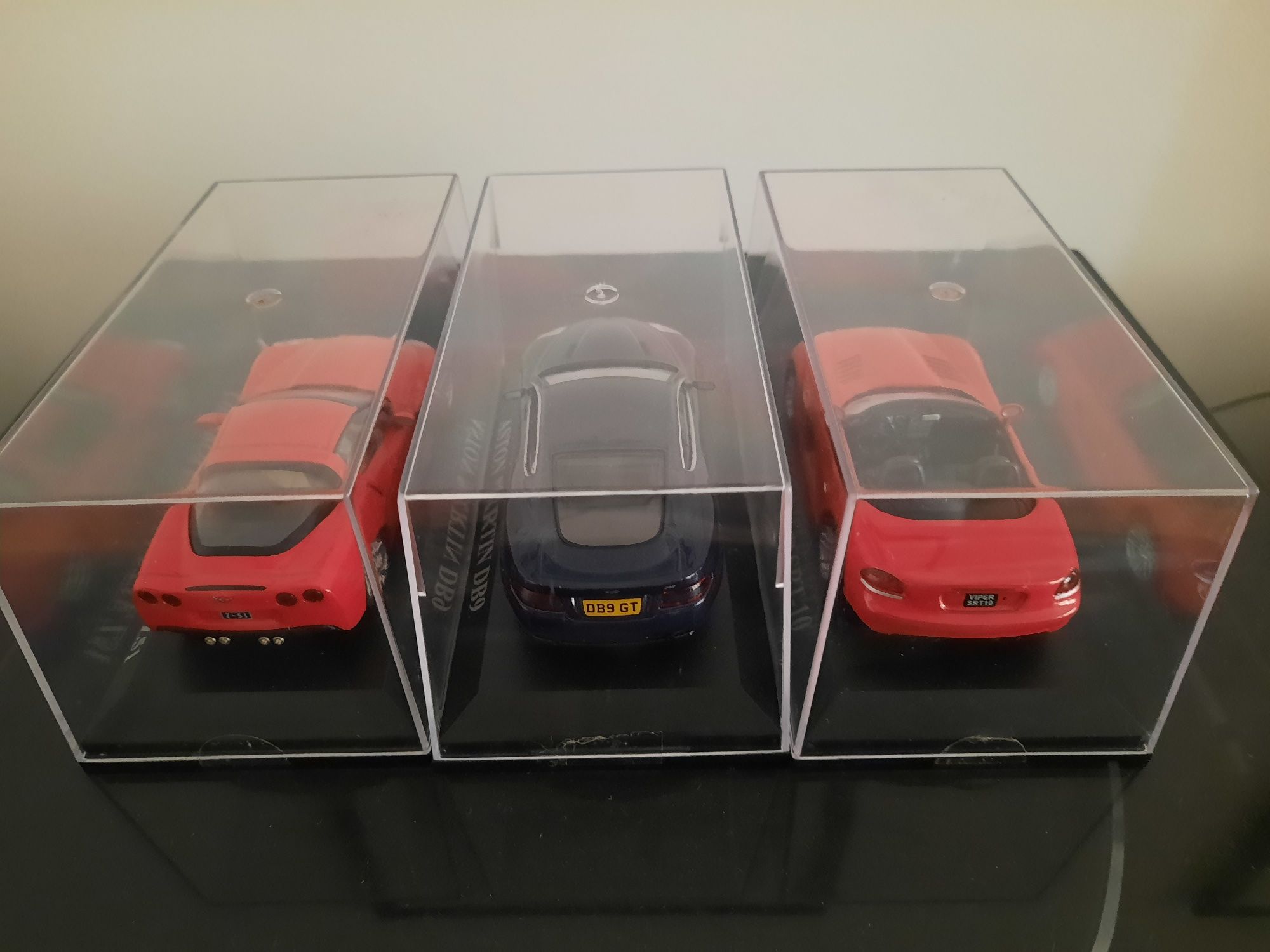 Miniaturas Aston Martin, Chevrolet e Chrysler (NOVAS)
