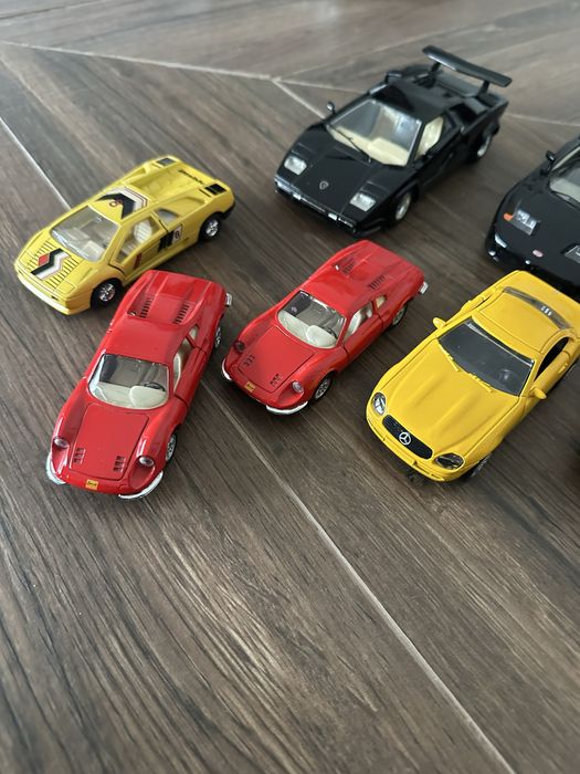 Carros colecao burago