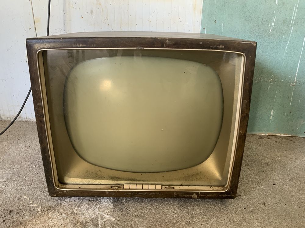 Tv antiga para coleccao