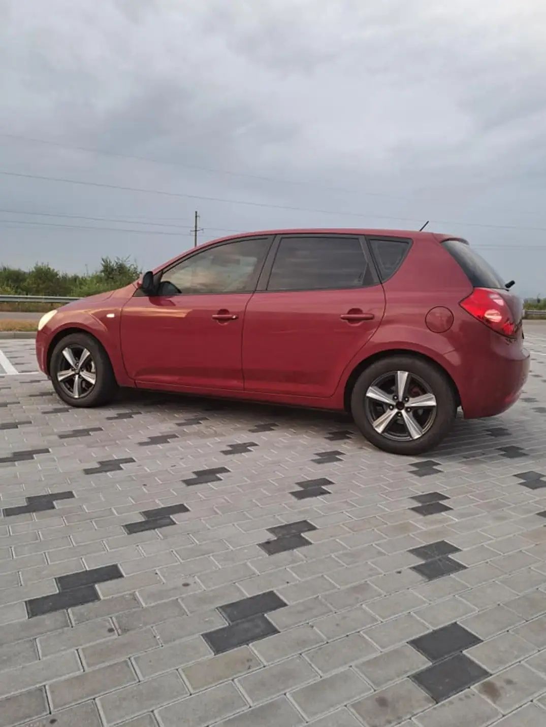 Продам срочно кія сід 1.6 бензин