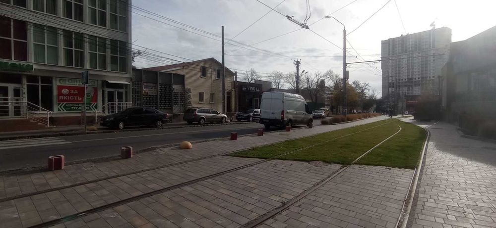 жк Аквамарин .Фасад  площадь  помещения 52 м2. потолки 4 метра. 15 квт