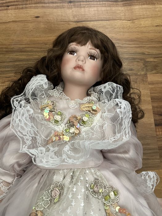 Porcelanowa lalka, Malbork