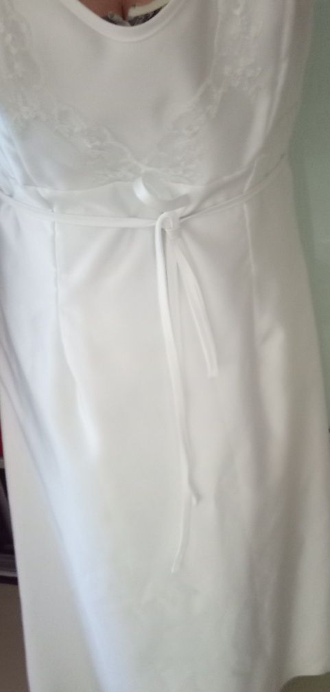 Skromna suknia ślubna