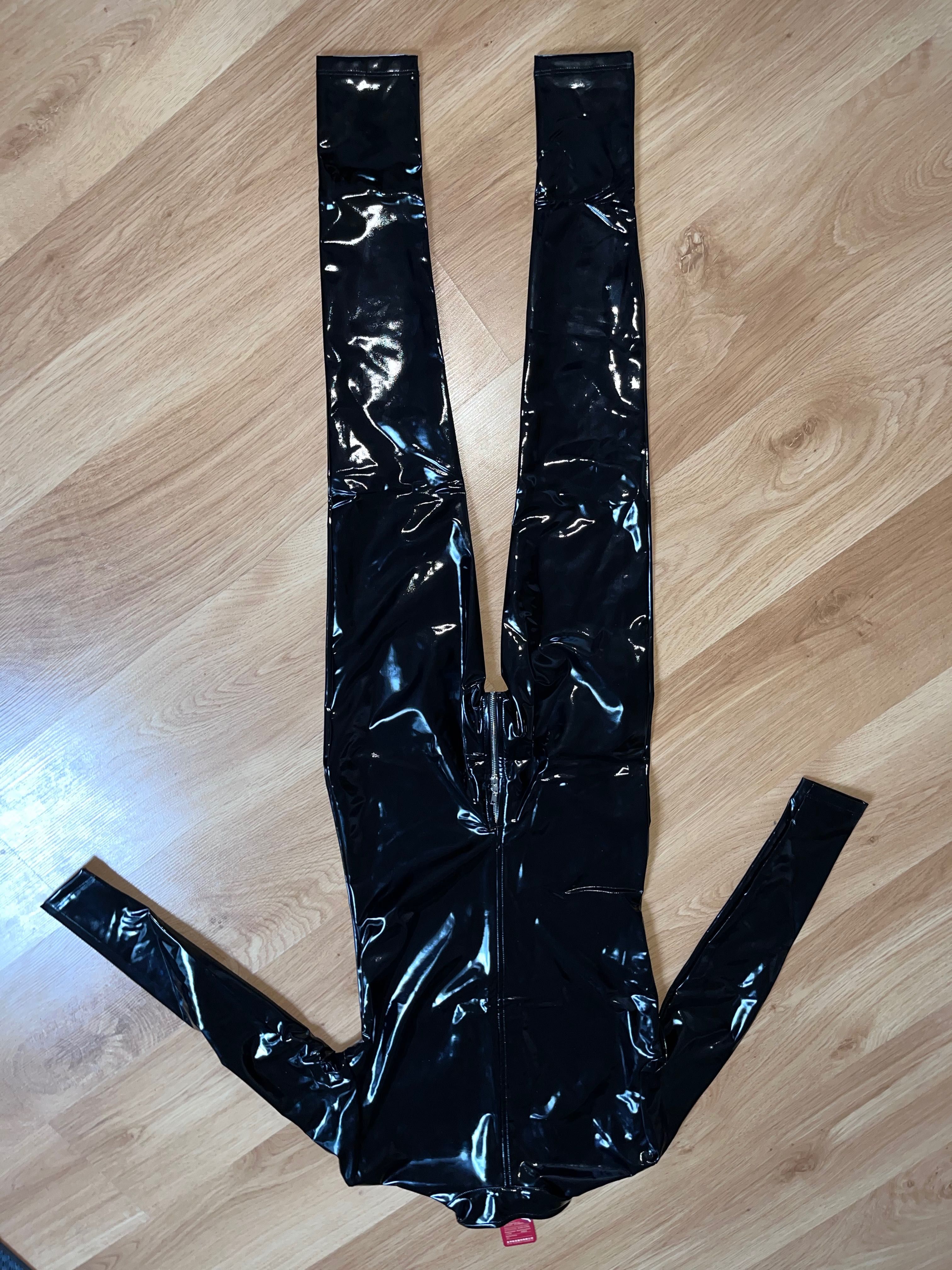 863/ Przebranie kombinezon catsuit WINYL czarne mocne S zamek metalowy
