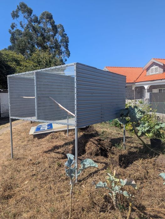 Gaiola para aves de grande porte