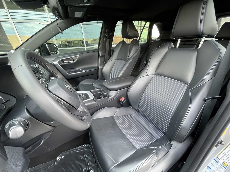 Toyota RAV4      2020