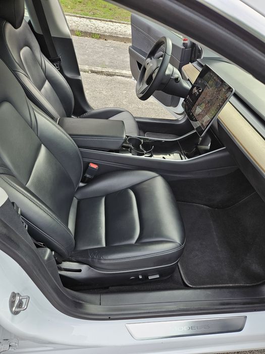 Tesla model 3 SR plus