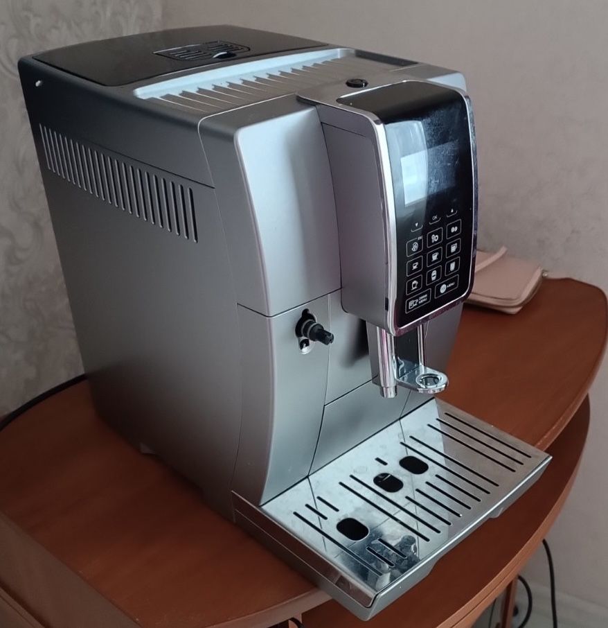 Кавоварка Delonghi dinamica