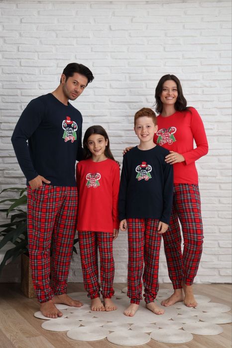 Новорічні піжами для всієї родини