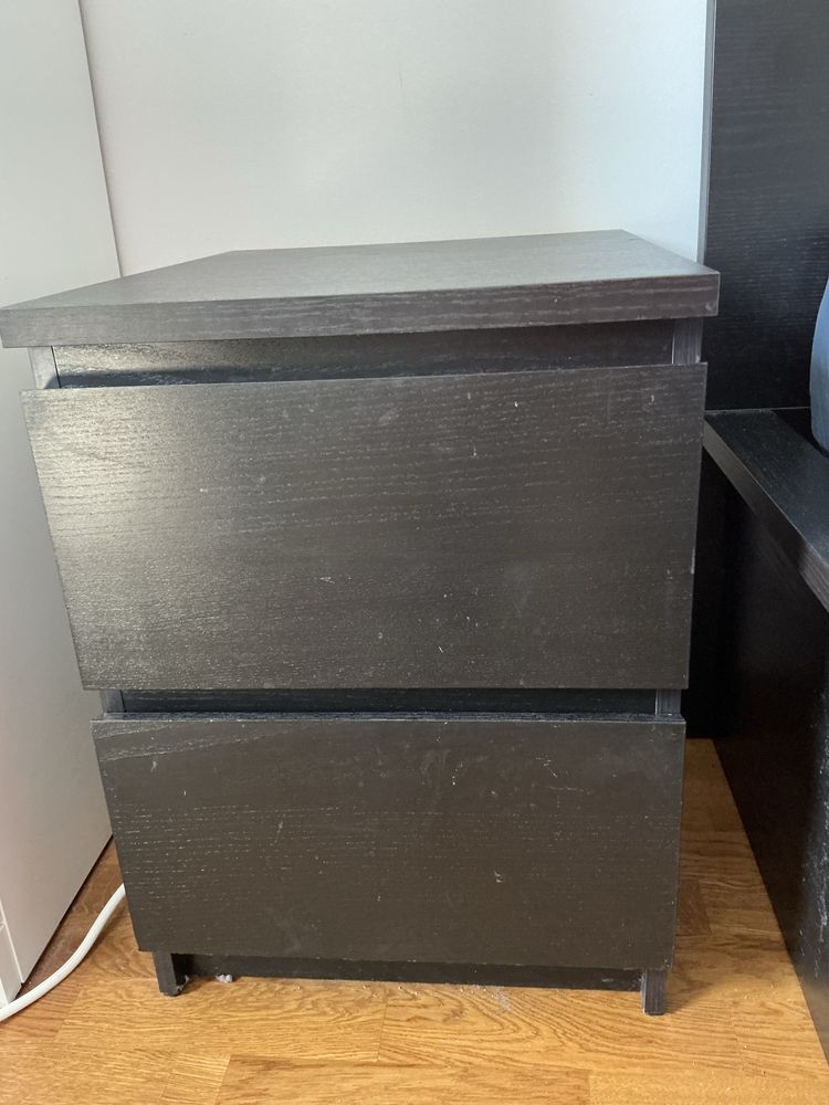 sprzedam czarne łóżko IKEA i dwie szafki nocne