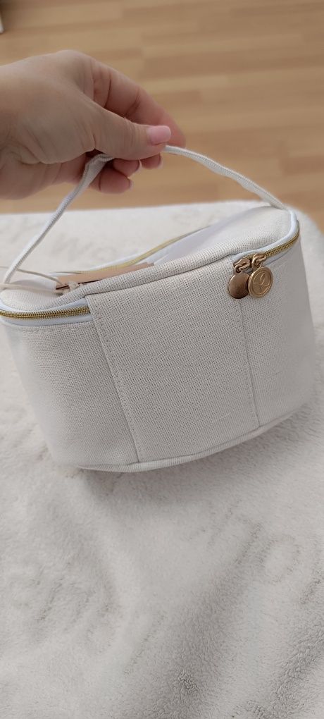 Conjunto de 4  cremes rosto e bolsa Yves Rocher