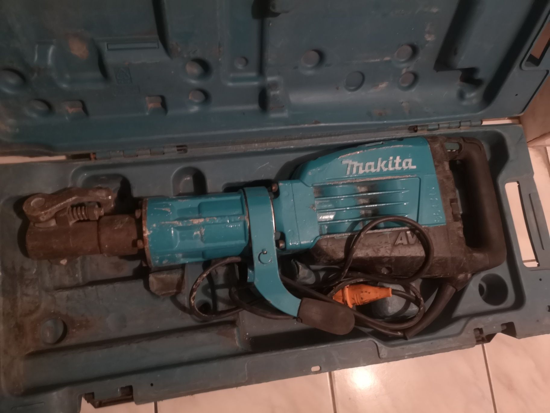 Młot wyburzeniowy MAKITA HM1317CB  1510W  26,5J