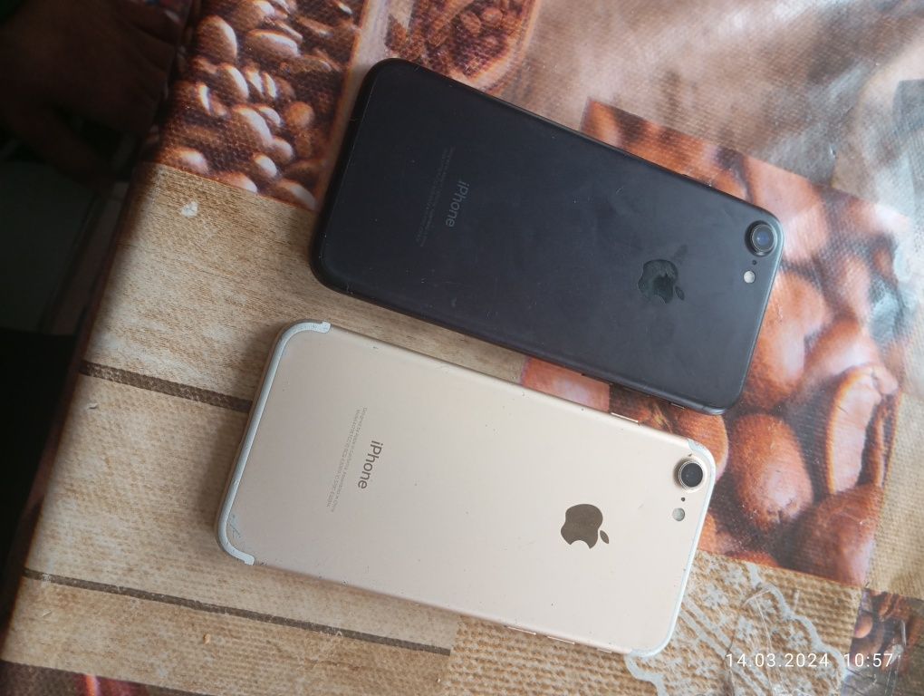 Продам 2 iPhone 7