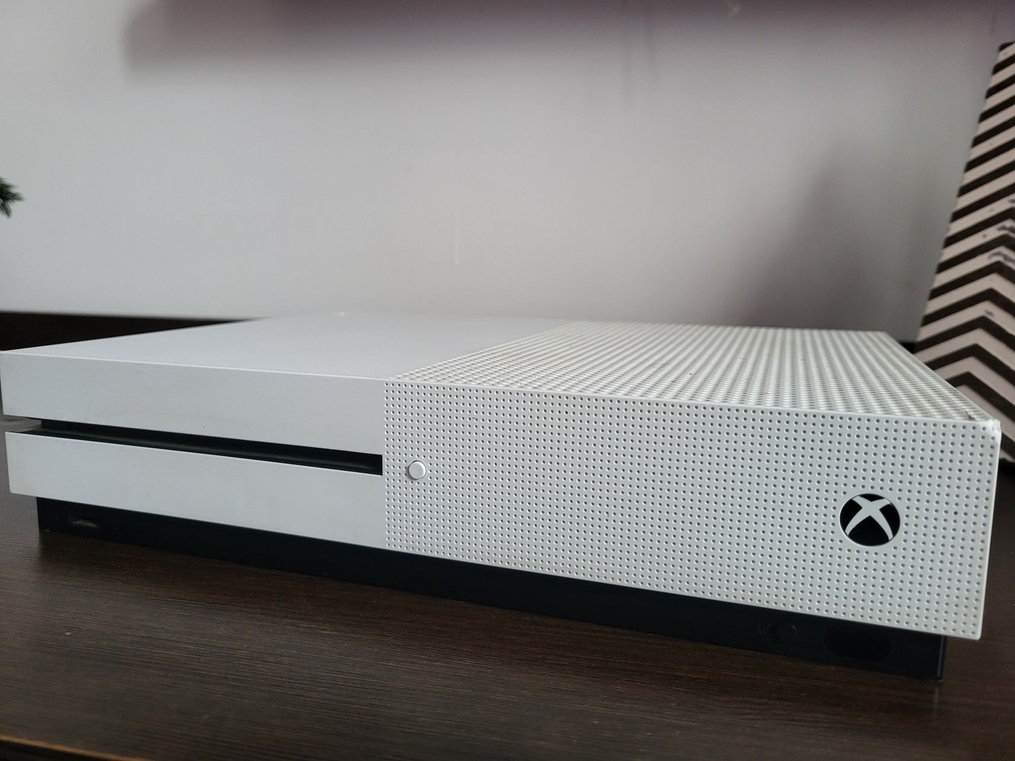 XBOX ONE S + 5 gier