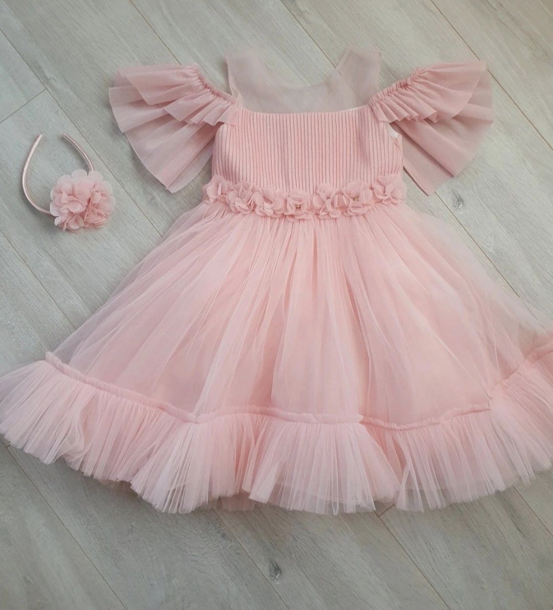 Piękna sukieneczka 128