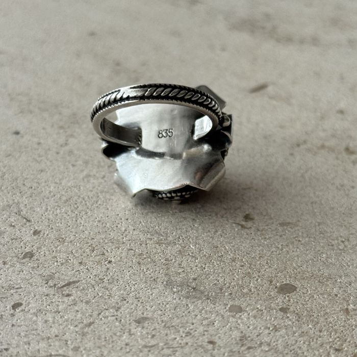 Anel de senhora em prata 835 e pedra vermelha cabouchon