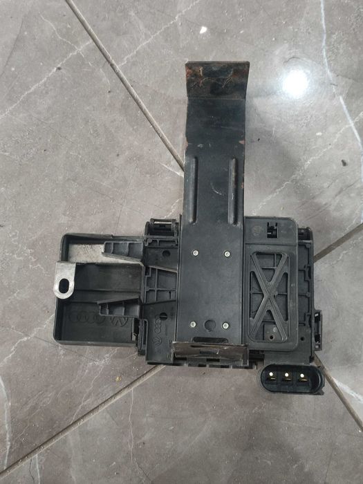 Skrzynka bezpieczników VW Golf IV, Bora, Seat Leon