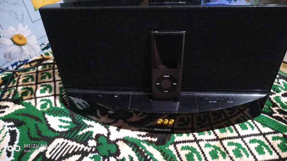 докстанция Philips AD700/12 для ipod и iphone