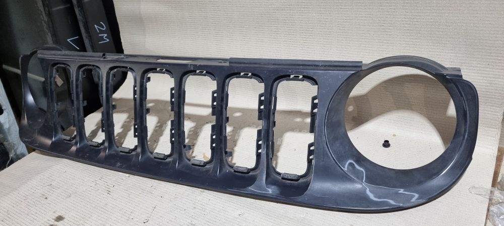 Atrapa grill jeep renegade 14- cała bez pęknięć