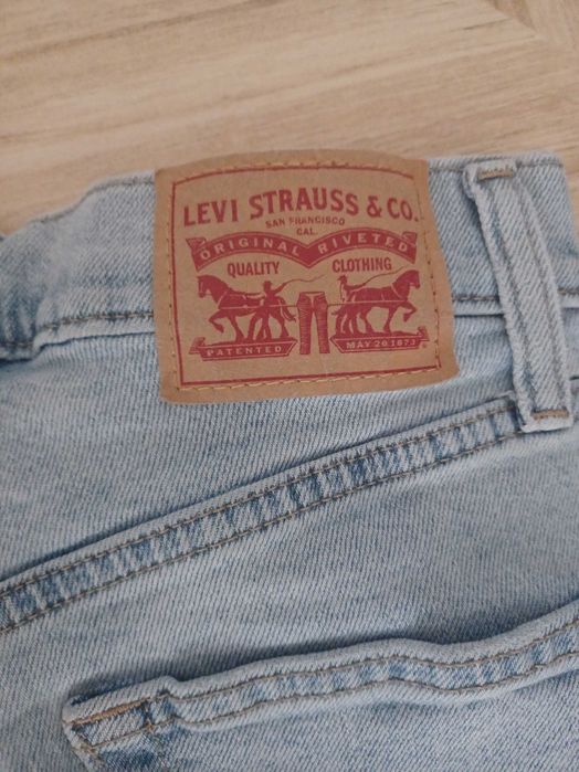 Jeansy mom fit Levis