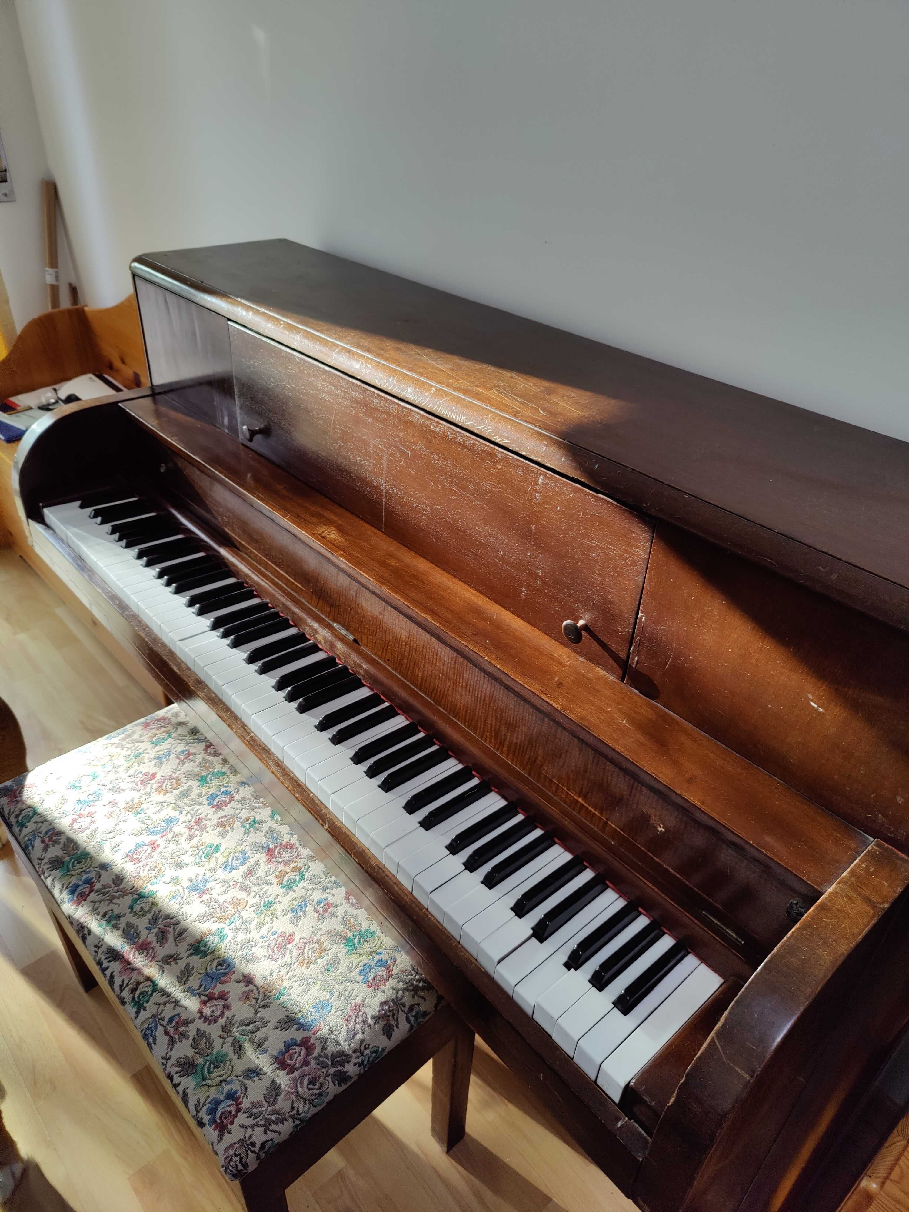 Piano vertical Steinway modelo A1253