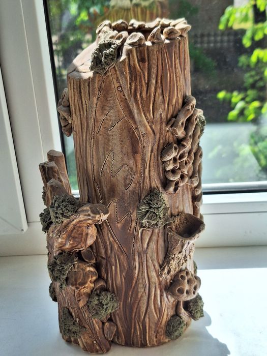 Глинянная ваза для цветов.