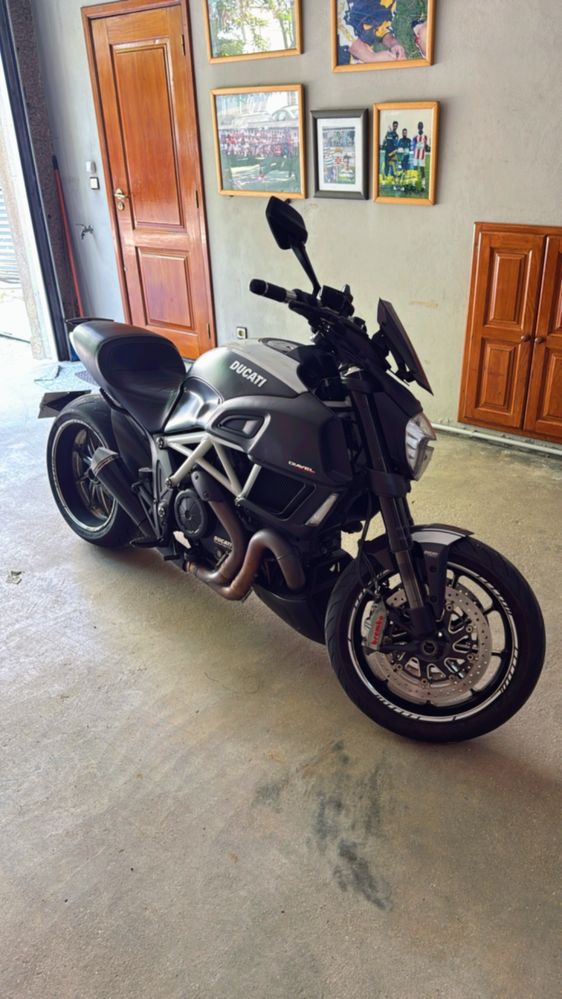 Vende-se Ducati Diavel Carbon - 2016