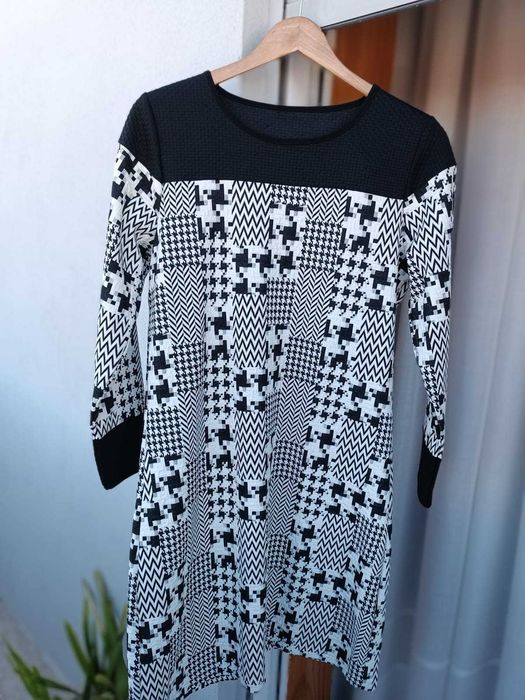 Vestido preto e branco como novo
