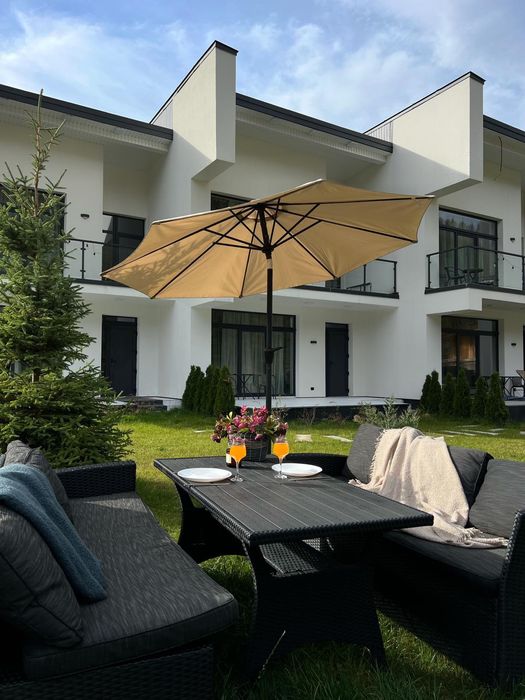 Здається подобово котедж