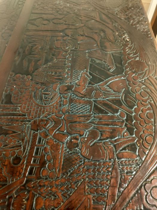 Baú antigo em madeira