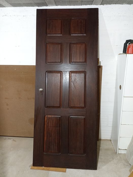 Porta en madeira maciça altura 2,10m largura 82,5centimetros