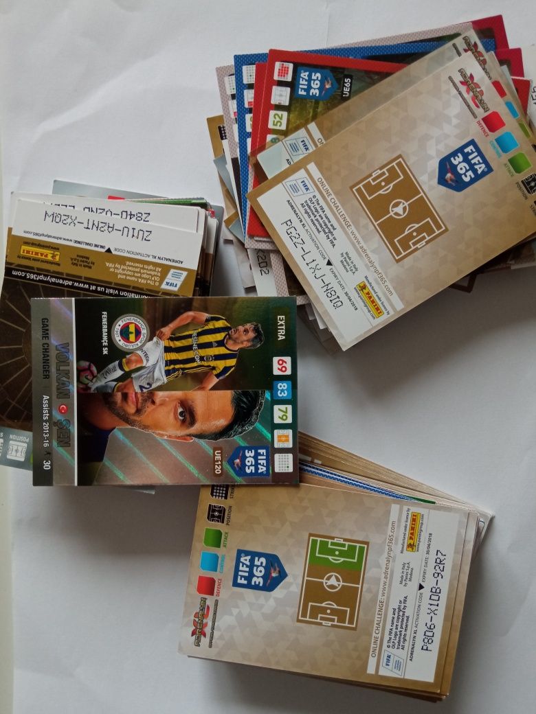 Karty Panini, FIFA 363 Adrenalyn XL, 143 szt + metalowe pudełko