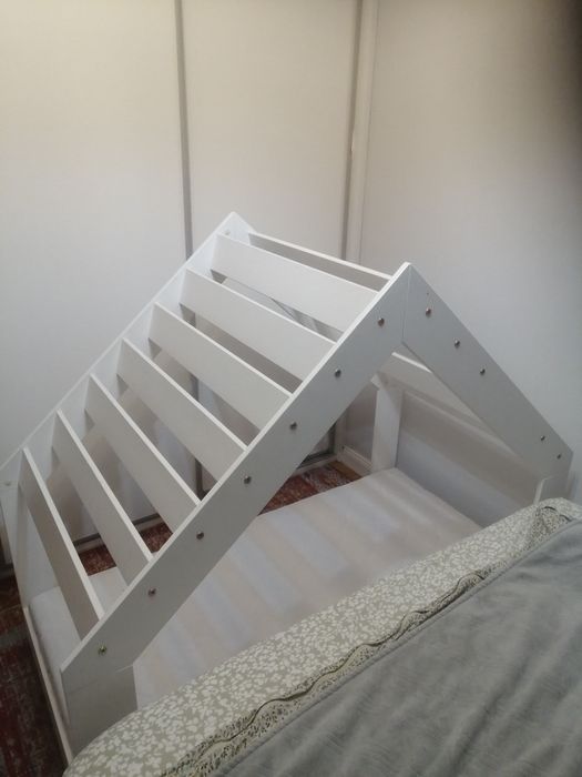 Łóżeczko domek Smartwood + materac 140×70 – jak nowe, biały