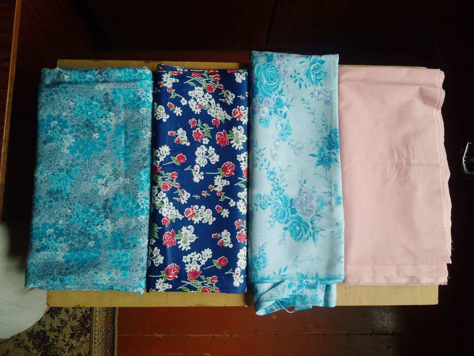 Продається простиня, рушники, тканина та наволочки виробництва СРСР.