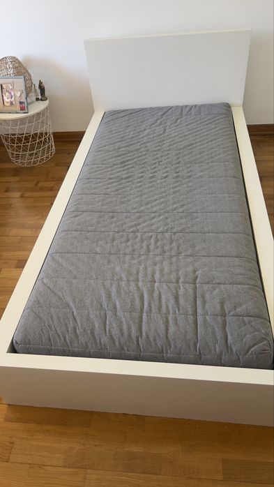 Cama Malm com colchão
