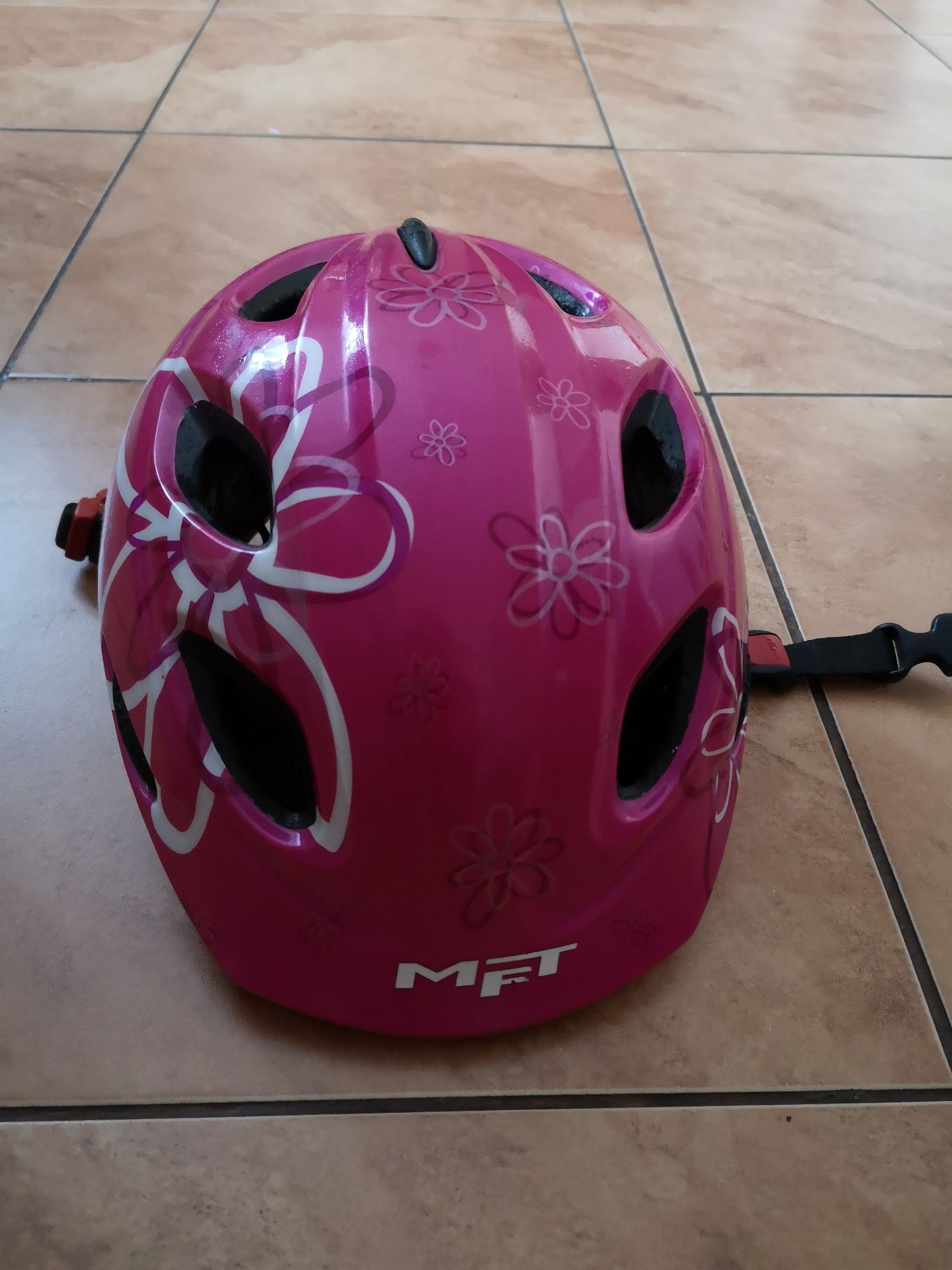 Kask rowerowy dziewczęcy MET